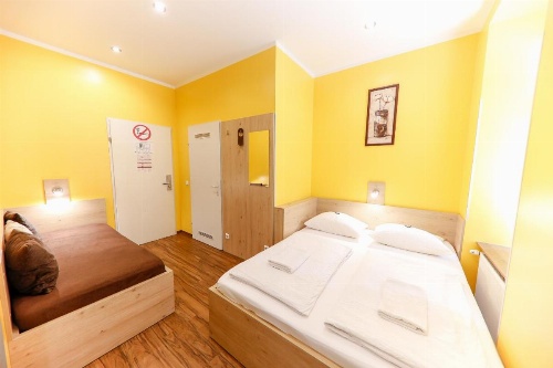 Do Step Inn  Hotel & Hostel image 46