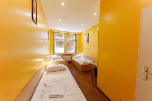 Do Step Inn  Hotel & Hostel image 5